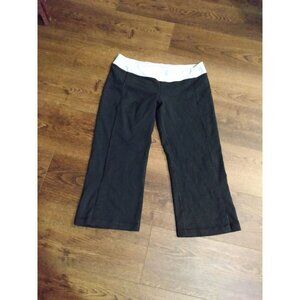 Women's Lululemon Yoga Pants 3/4 Black Size 8 Snap Button legs